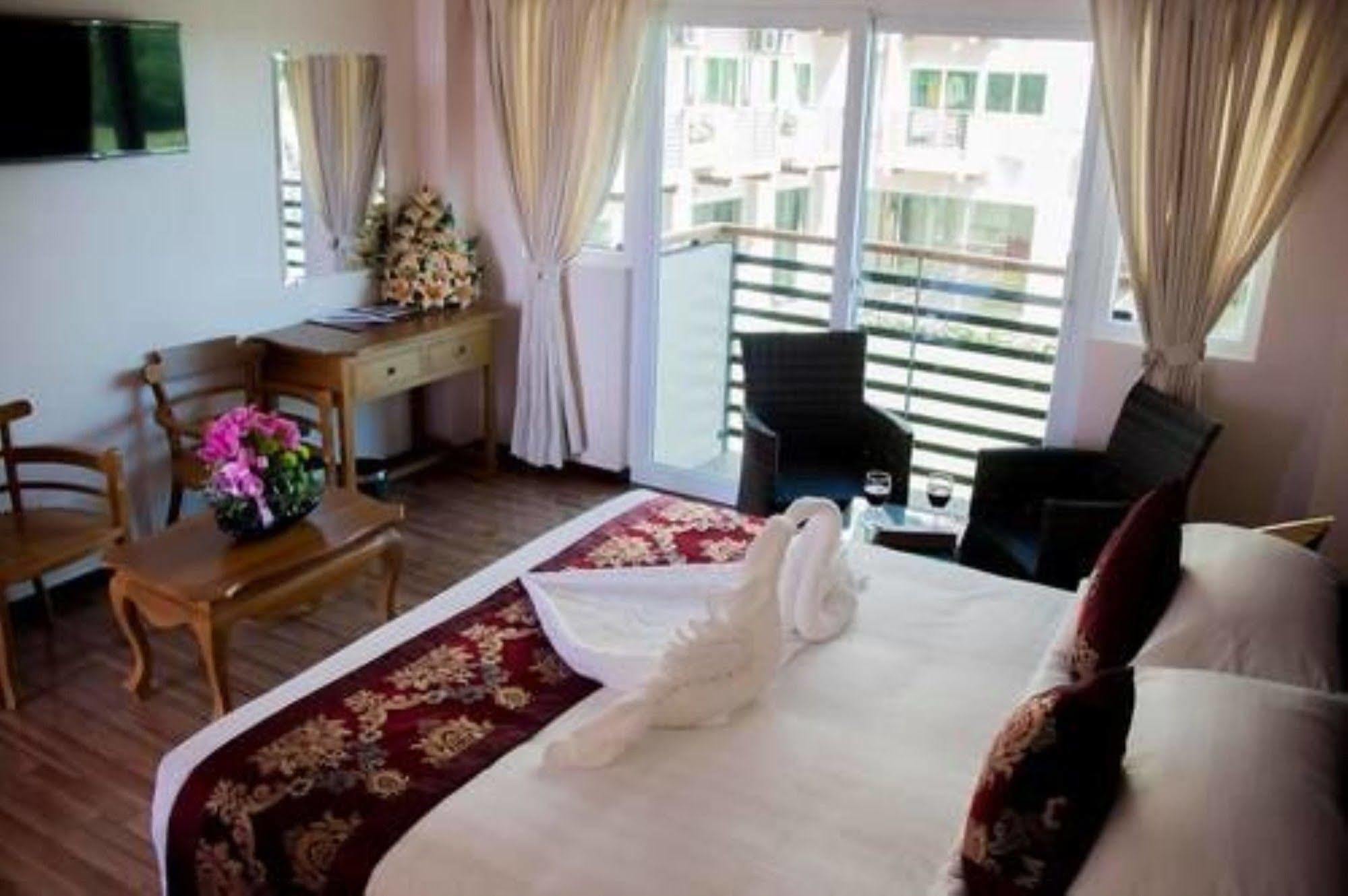 Hotel Sincere Smile Yangon Exterior photo