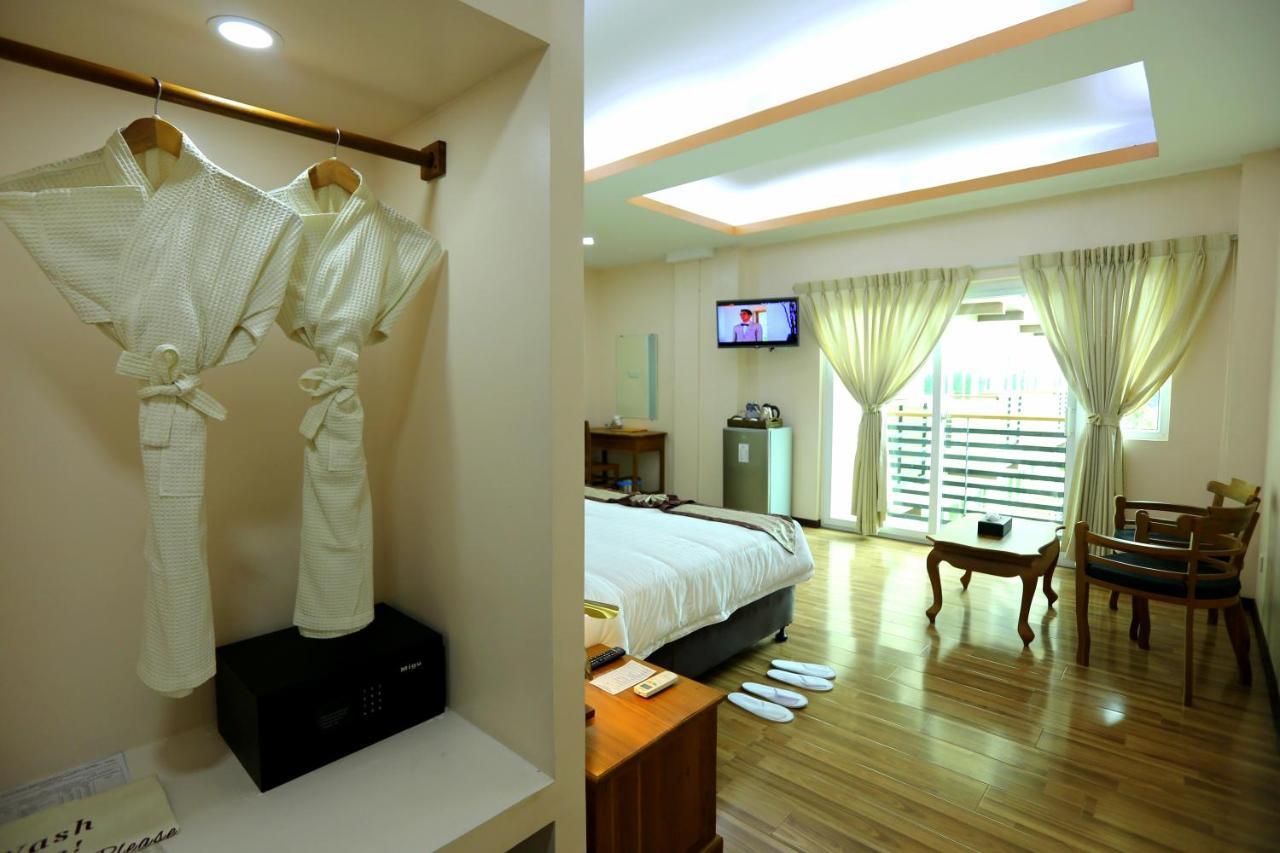 Hotel Sincere Smile Yangon Exterior photo